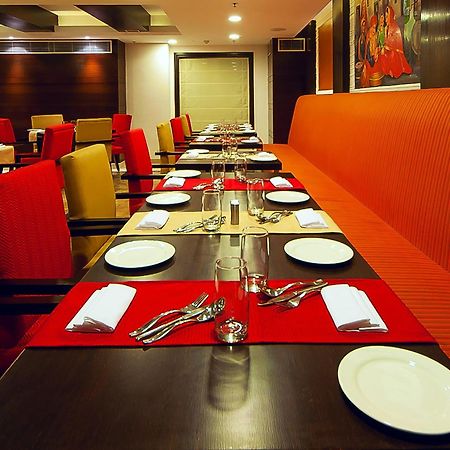 The Golden Plaza Hotel Panchkula Ngoại thất bức ảnh