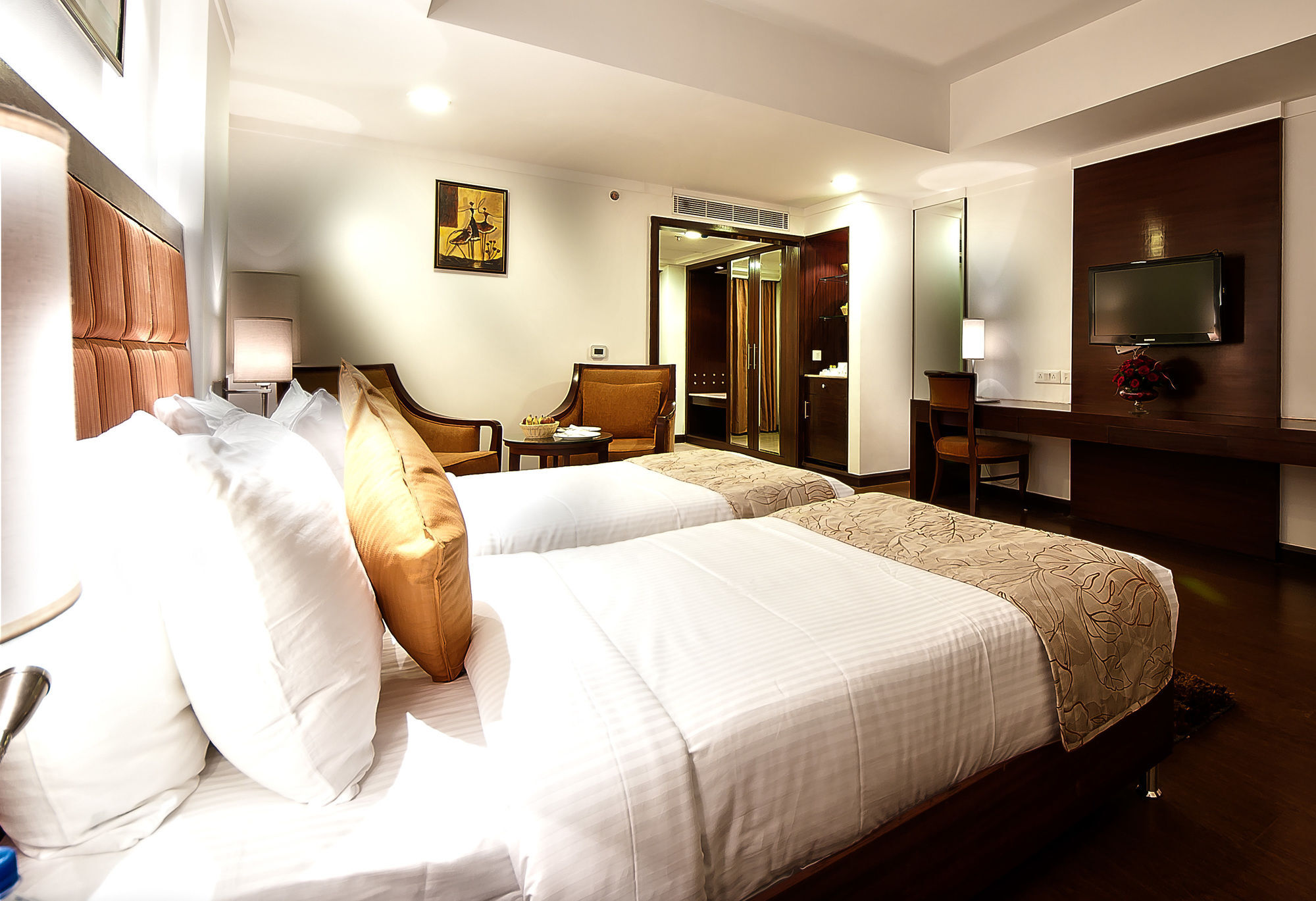 The Golden Plaza Hotel Panchkula Ngoại thất bức ảnh