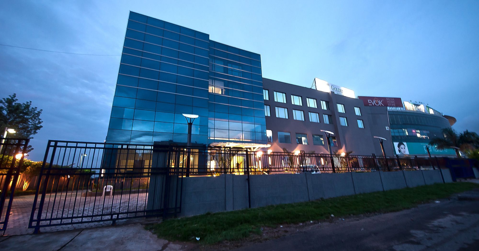 The Golden Plaza Hotel Panchkula Ngoại thất bức ảnh