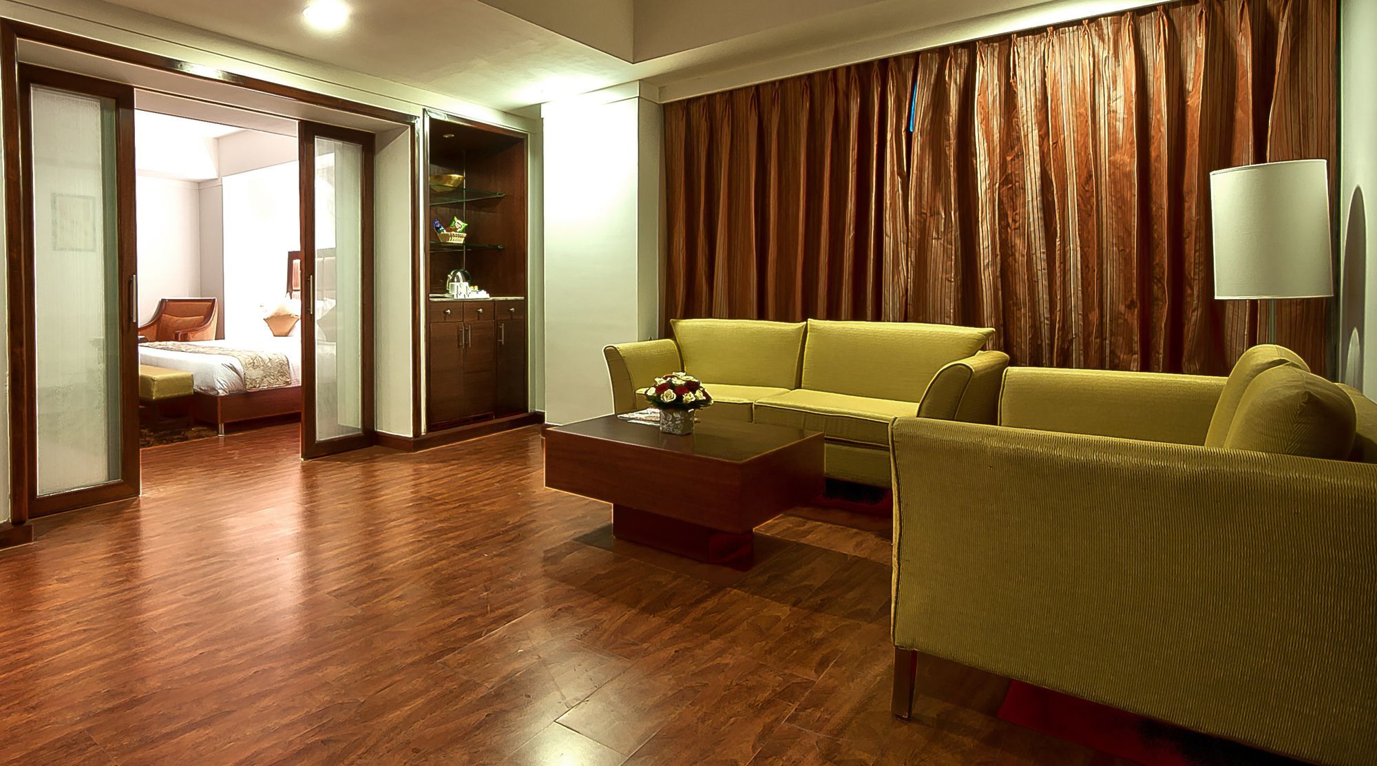 The Golden Plaza Hotel Panchkula Ngoại thất bức ảnh