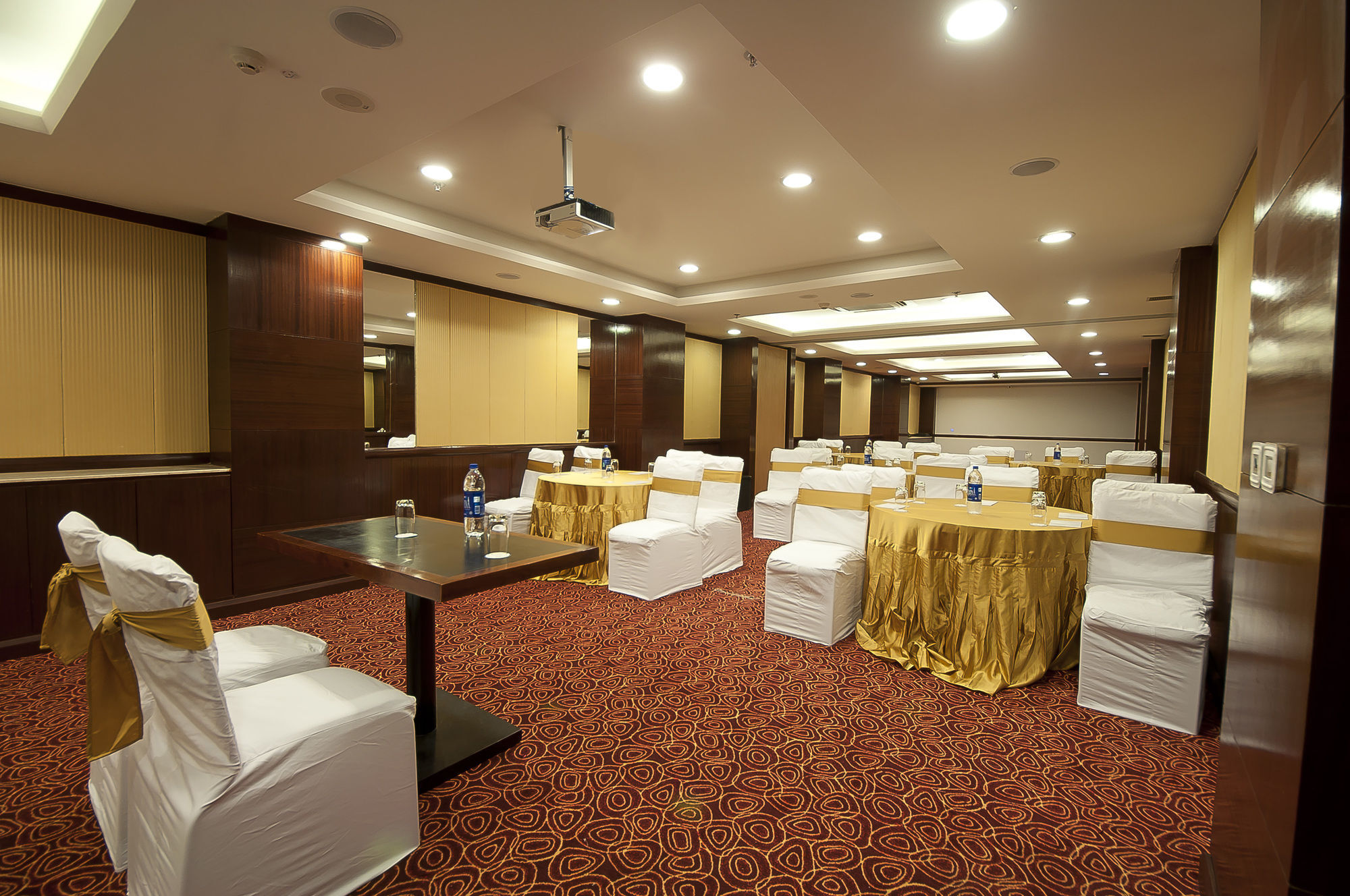 The Golden Plaza Hotel Panchkula Ngoại thất bức ảnh
