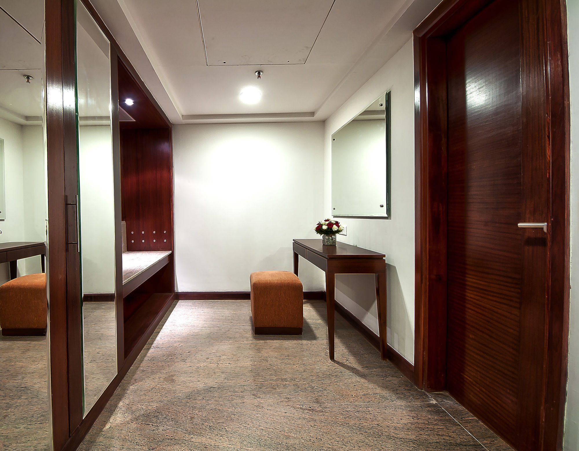 The Golden Plaza Hotel Panchkula Ngoại thất bức ảnh