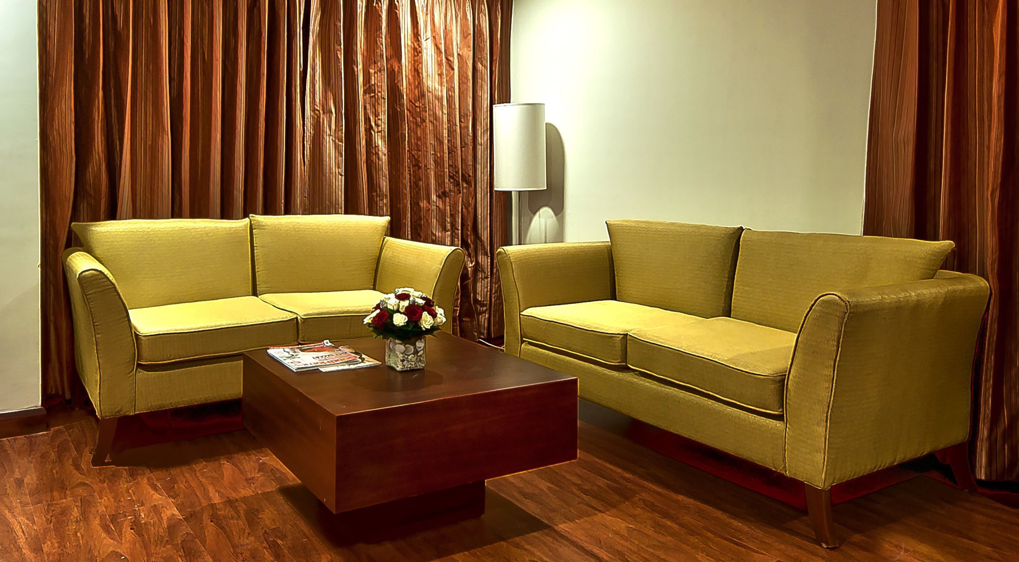The Golden Plaza Hotel Panchkula Ngoại thất bức ảnh