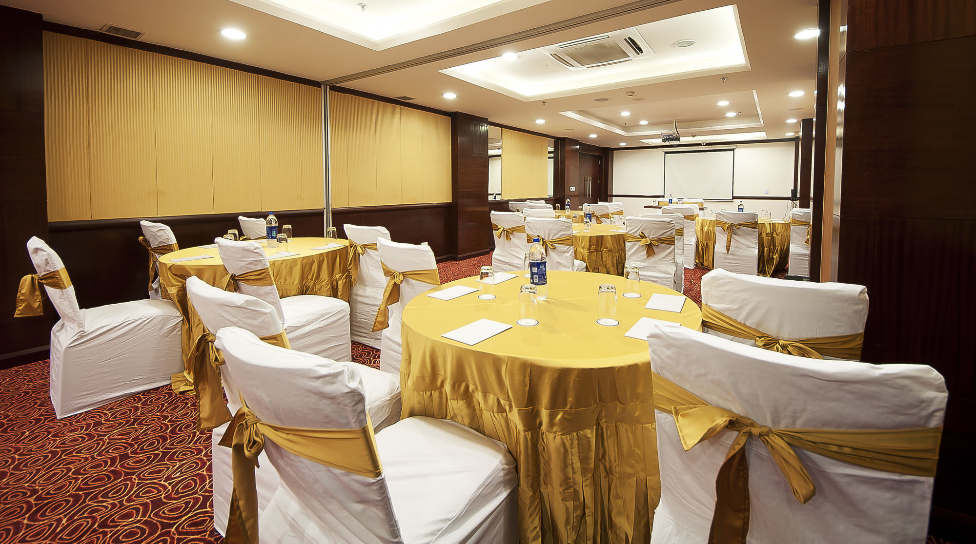 The Golden Plaza Hotel Panchkula Ngoại thất bức ảnh