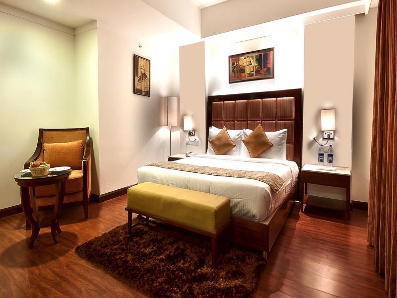 The Golden Plaza Hotel Panchkula Ngoại thất bức ảnh